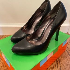 Black Pumps - Pompadour Charles by Charles David